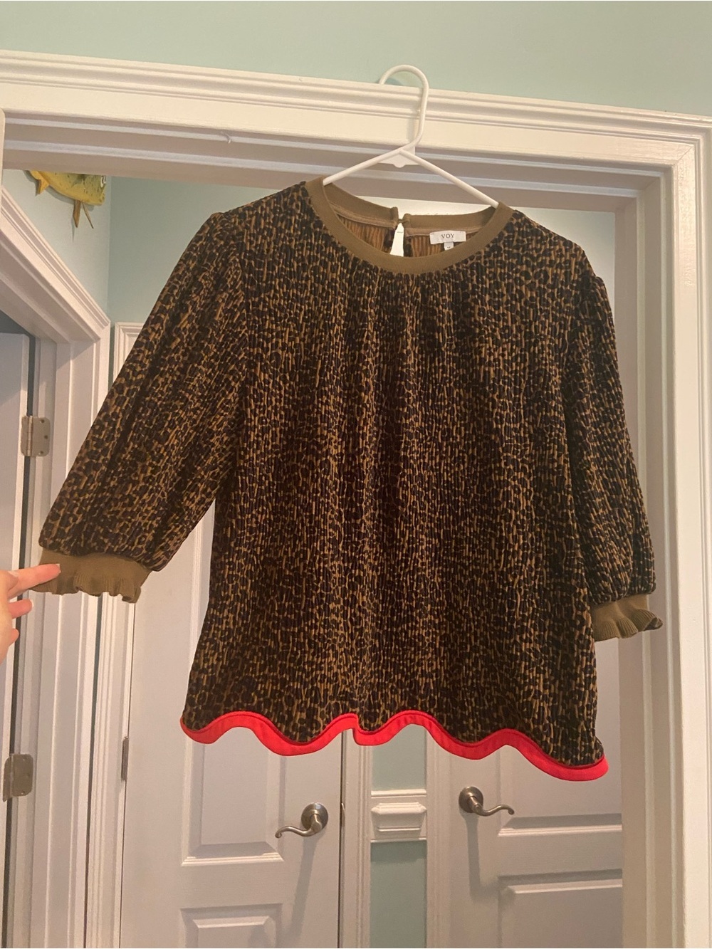 Voy Velvet Wavy Scallop-Hem Leopard Print Women's Crop Top - Picture 6 of 10